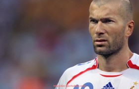 体育直播-德甲中圈图案是哪个球队的标志?球场细节背后的文化含义